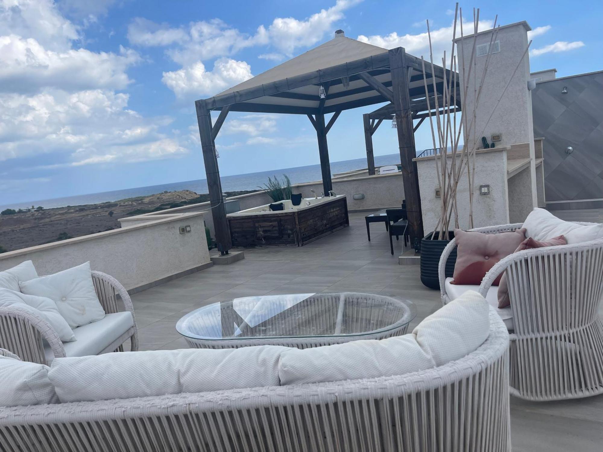 Relaxing Penthouse Suites By The Sea Vokolidha 外观 照片
